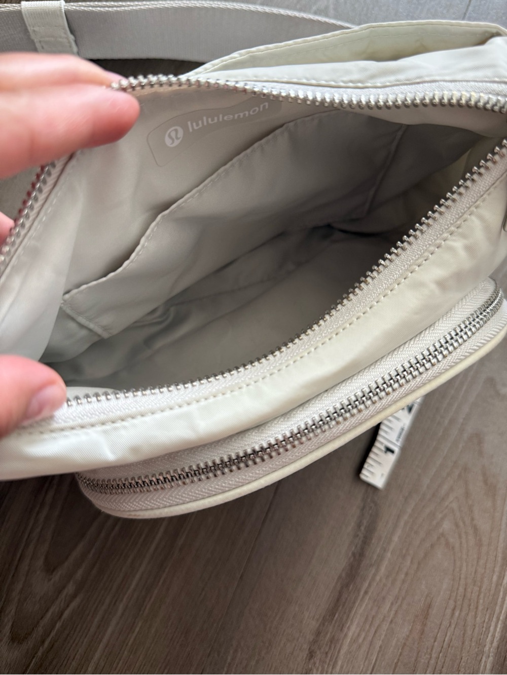 Lululemon White Crossbody Shoulder Nano 2L Bag - Picture 8 of 10